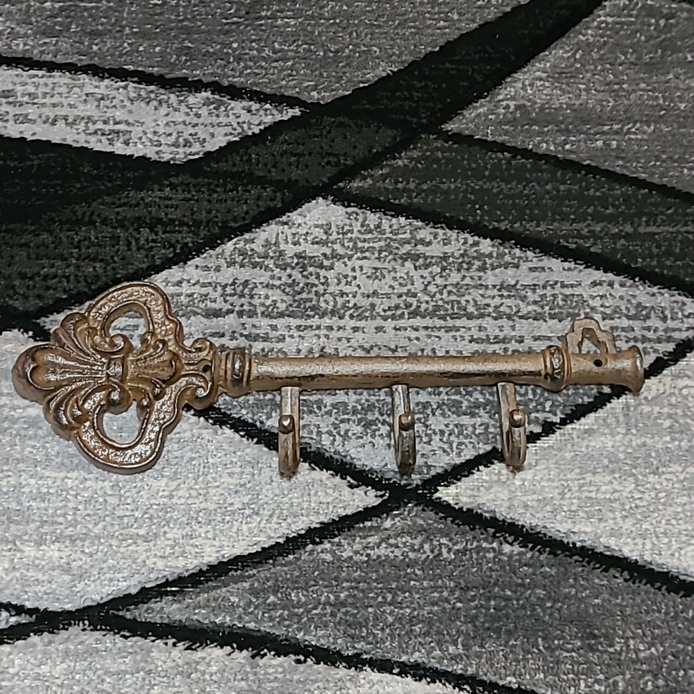 Rustic Brown Cast Iron 3 Hooks Key Holder